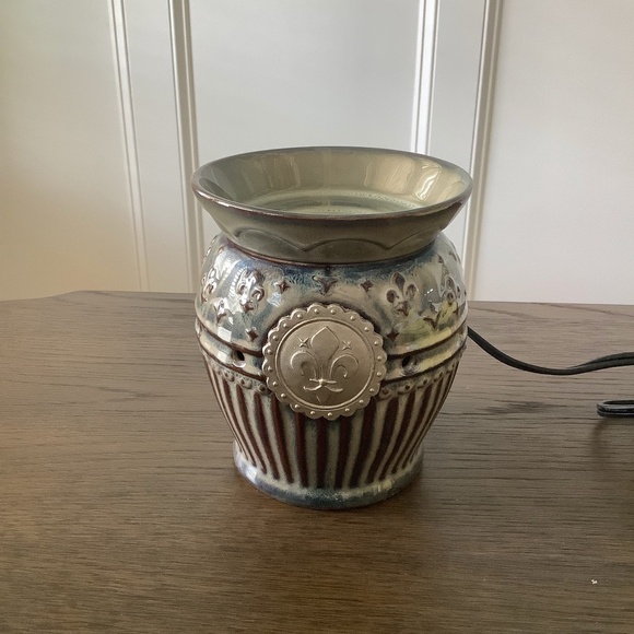 NEW Scentsy Warmer In Charlemagne Authentic - Picture 8 of 15